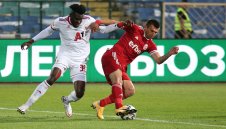 Свирепи дербита на старта на първенството