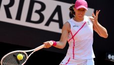 Ига Швьонтек е на 1/2-финал в Рим