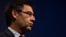 Бартомеу иска Масчерано да остане в Барса