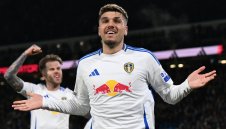 Лийдс превзе върха в Чемпиъншип след  класика