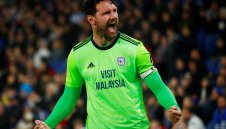 Кардиф оскуба Чайките и запази надежда за спасение