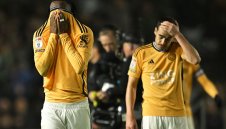 Лестър пак "глътна вода" в Чемпиъншип