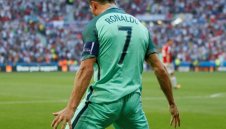 Роналдо роди мания за крадене на микрофони