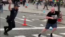 Английски фенове вилняха в Португалия, има задържани 