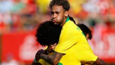 Неймар започва да връща своята увереност