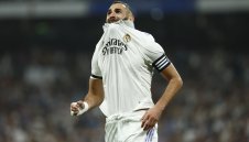 Май е решено: Перес "връчи" Златната топка на Бензема