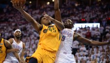 Новобранец надмина Джордън, Юта удари ОКС