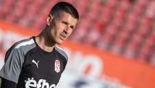 Четирикратен шампион на Германия следи вратаря на ЦСКА 1948