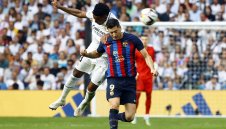 Каталунци пищят: Съдиите спъват Барса и бутат Реал