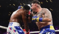 35 от 37: Руис би Ортис и пак гледа към световната титла + ВИДЕО