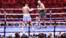 Усик отново победи Фюри