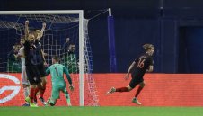 Тин Йедвай с дубъл за 3:2 над Испания + ВИДЕО