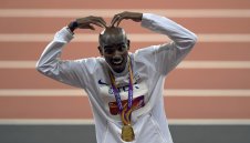 Мо Фара грабна първата титла на световното 