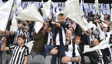 Прекъснаха Нюкасъл - Тотнъм заради инфаркт на фен 