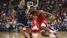 Брадата се нареди до Майк и Коби