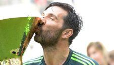 От обич към "старата госпожа": Буфон отказал на Сити и Юнайтед