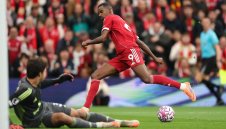 Ливърпул се радва: Исак подновява тренировки