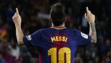 Меси мина Роналдо по голове 