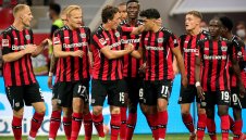 Леверкузен смаза Аугсбург