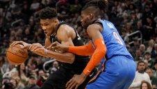 Янис и Елените пометоха Тъндър пред погледа на Карим