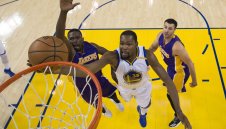 Голдън Стейт превзе върха в НБА