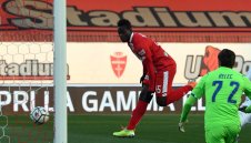 Италия отново опира до Балотели