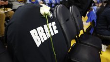 Голдън Стейт се завърна с победа след трагедията