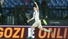 Бастони празнува като Стеф Къри