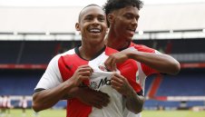 Съсипаха от бъзици Фейенорд за новото лого (СНИМКИ)