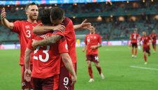 Швейцария отстреля Турция в голово шоу в Баку