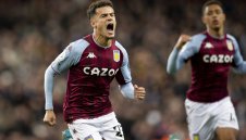 Коутиньо пак наказа Лийдс, Вила с нова победа