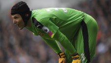 Най-важната цел пред Арсенал е да не загуби Алексис и Йозил