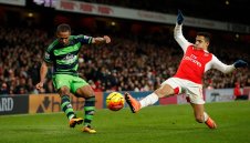 Трагичен Арсенал падна и от Суонзи + ВИДЕО