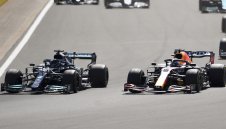 Човекът, който вкара Хамилтън във Ф1, го отписа за титлата