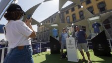 Загрявка за финала: Фенове на Сити и Челси се млатят + ВИДЕО