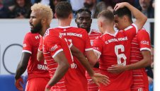 Байерн е на точка от върха, Чупо счупи и Хофе