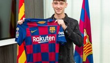 Барса се пребори за 16-годишен тинейджър