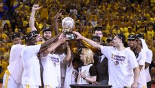 Голдън Стейт ще се бори за титлата след 40 години