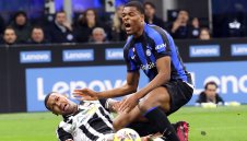 Ман Юнайтед иска Дъмфрис