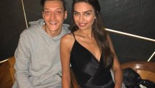 Красива туркиня надъхва "слабака" Месут + СНИМКИ