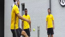 Звездите на Юве демонстрират техника със завързани очи + ВИДЕО