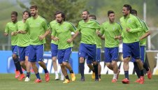 Алегри започва с четирима защитници