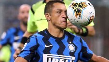 Интер взима Алексис безплатно 