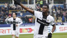 Интер привлича Бони до 24 часа