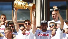 Всички обичат Мюлер и Нойер