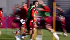 Байерн дава само "къс" договор на английски национал