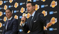 Езерняците представиха новия треньор, той се цели в титлата