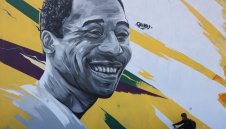 Пеле се сбогува с близките си, очаква смъртта + ВИДЕО