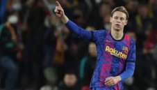 Удар за Барса! Де Йонг аут до края на месеца