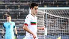 Груев помогна на Лийдс за успех в дербито на върха в Чемпиъншип